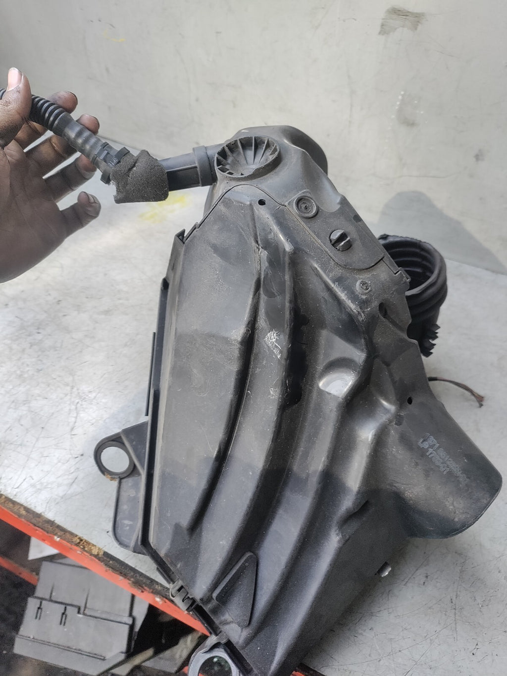 2010 BMW 3 SERIES E90 2.0 DIESEL AIR FILTER BOX 8512599