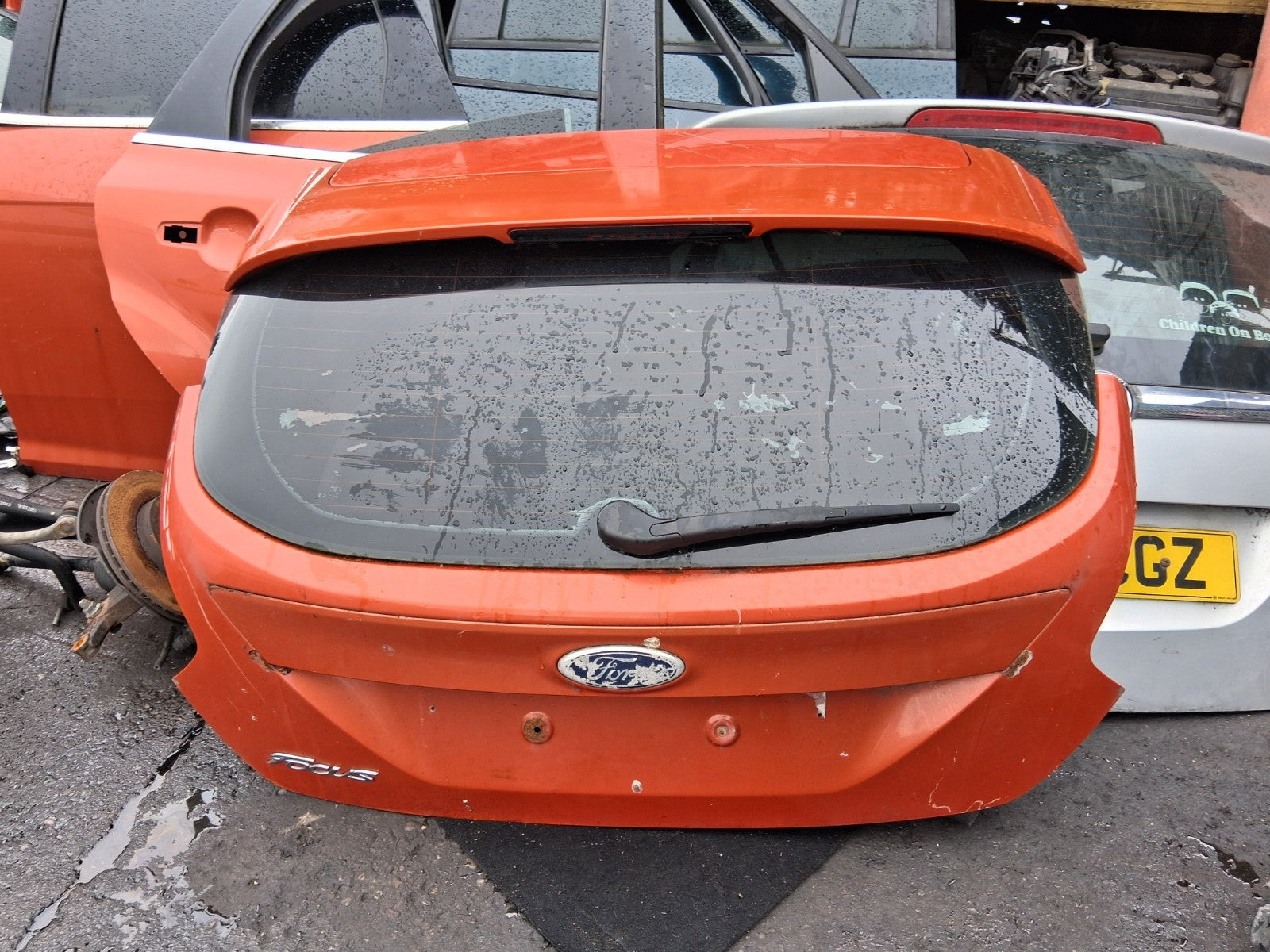 2013 FORD FOCUS MK3 HATCHBACK REAR COMPLETE TAILGATE BOOTLUD ORANGE