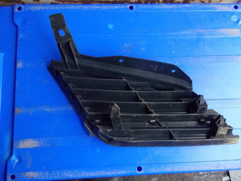 2006 NISSAN PRIMERA NS PASSENGER SIDE FRONT BUMPER GRILLE 62330AU300