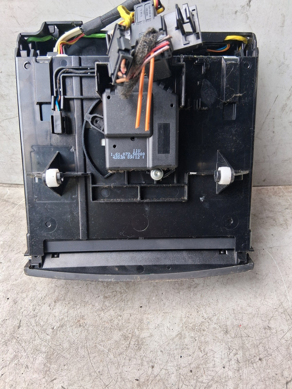 2004 MERCEDES E CLASS W211 HAZARD WARNING LIGHT SWITCH PANEL TRAY A2116800552