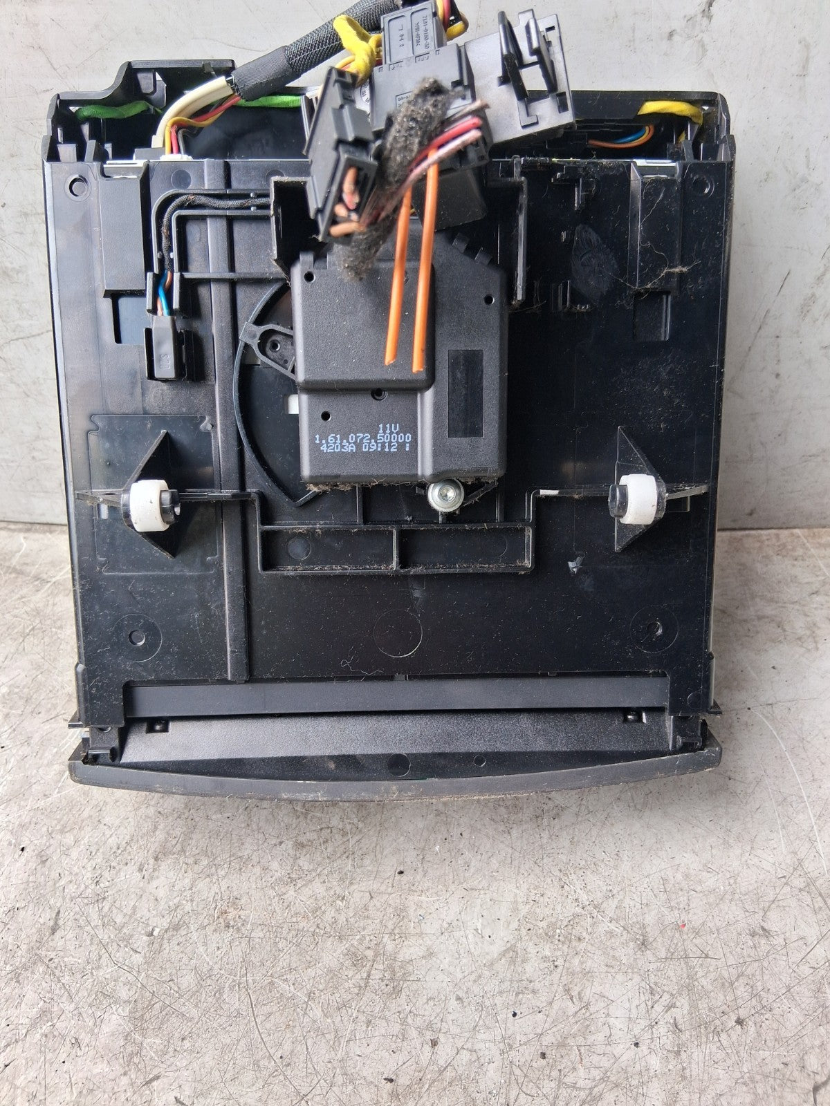 2004 MERCEDES E CLASS W211 HAZARD WARNING LIGHT SWITCH PANEL TRAY A2116800552
