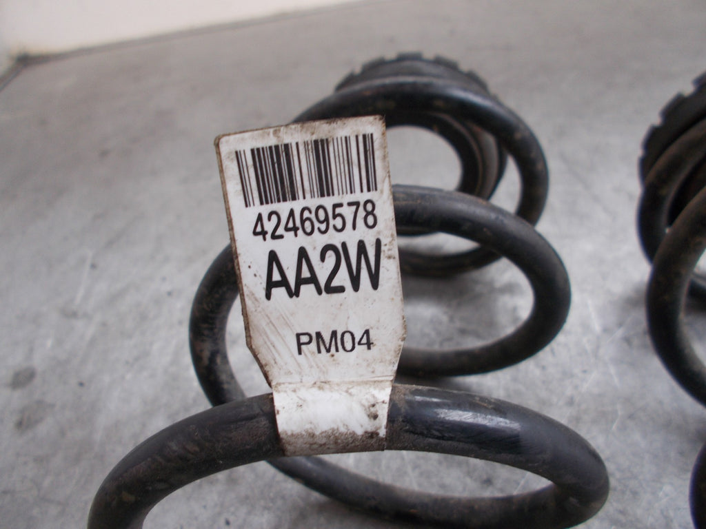 VAUXHALL VIVA 2016 PAIR REAR SUSPENSION COIL SPRINGS 42469578 AA2W
