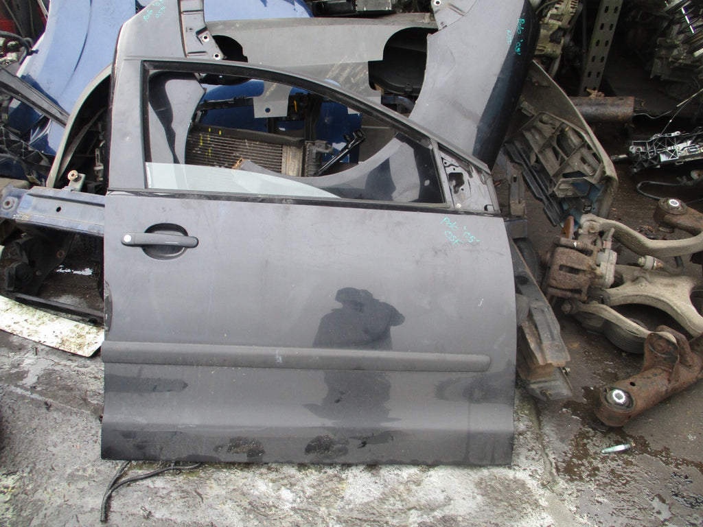 VW VOLKSWAGEN POLO MK4 2003 5 DOOR OSF DRIVER SIDE FRONT COMPLETE DOOR BLACK