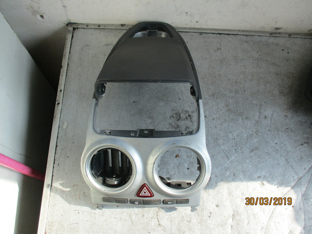 PEUGEOT 207 2008 DASHBOARD CENTRE AIR VENT TRIM & HAZARD SWITCH 9663230780
