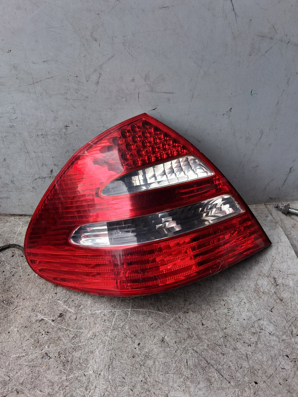 2005 MERCEDES E CLASS NSR PASSENGER REAR BRAKE STOP LIGHT LED A2118200564