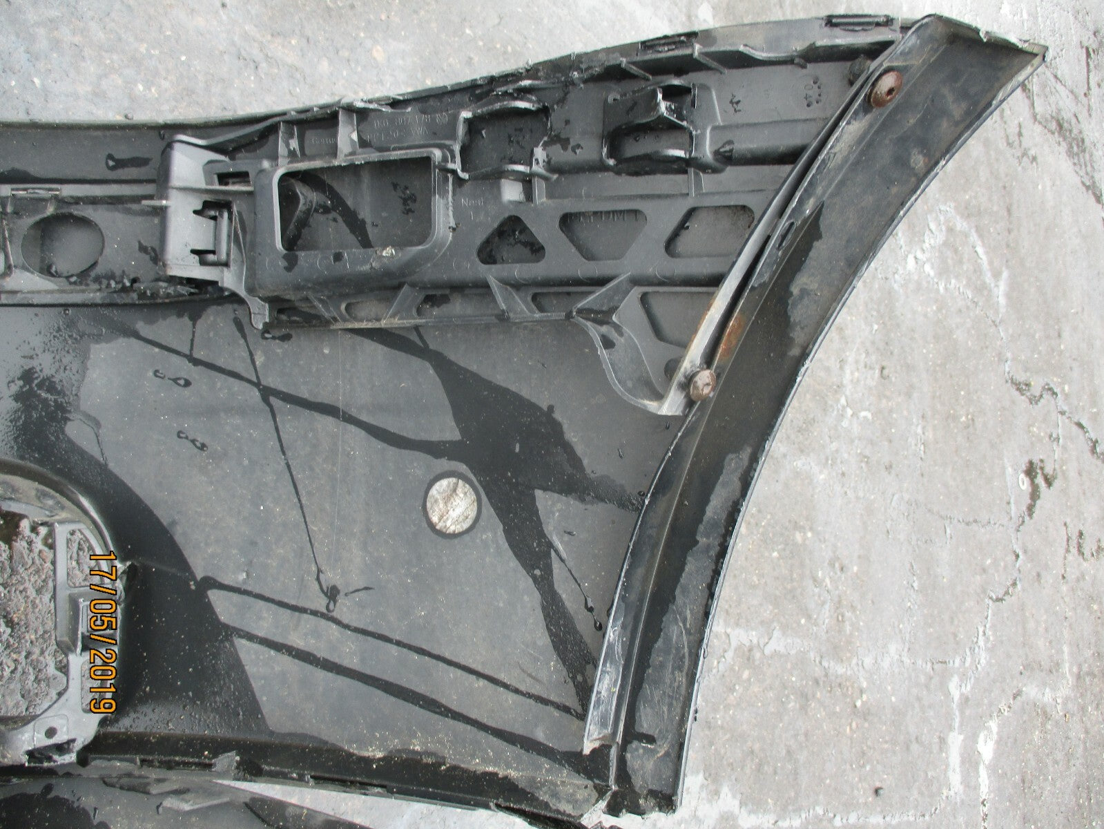 VW VOLKSWAGEN GOLF MK5 FRONT BUMPER BLACK DAMAGED