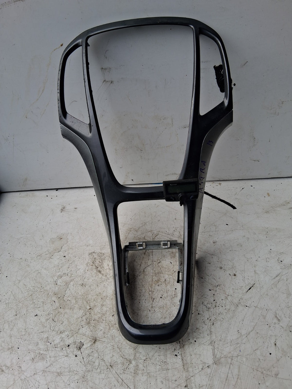VAUXHALL ASTRA J 2013 CENTRE CONSOLE SURROUND TRIM PIANO BLACK + PARROT 13349237
