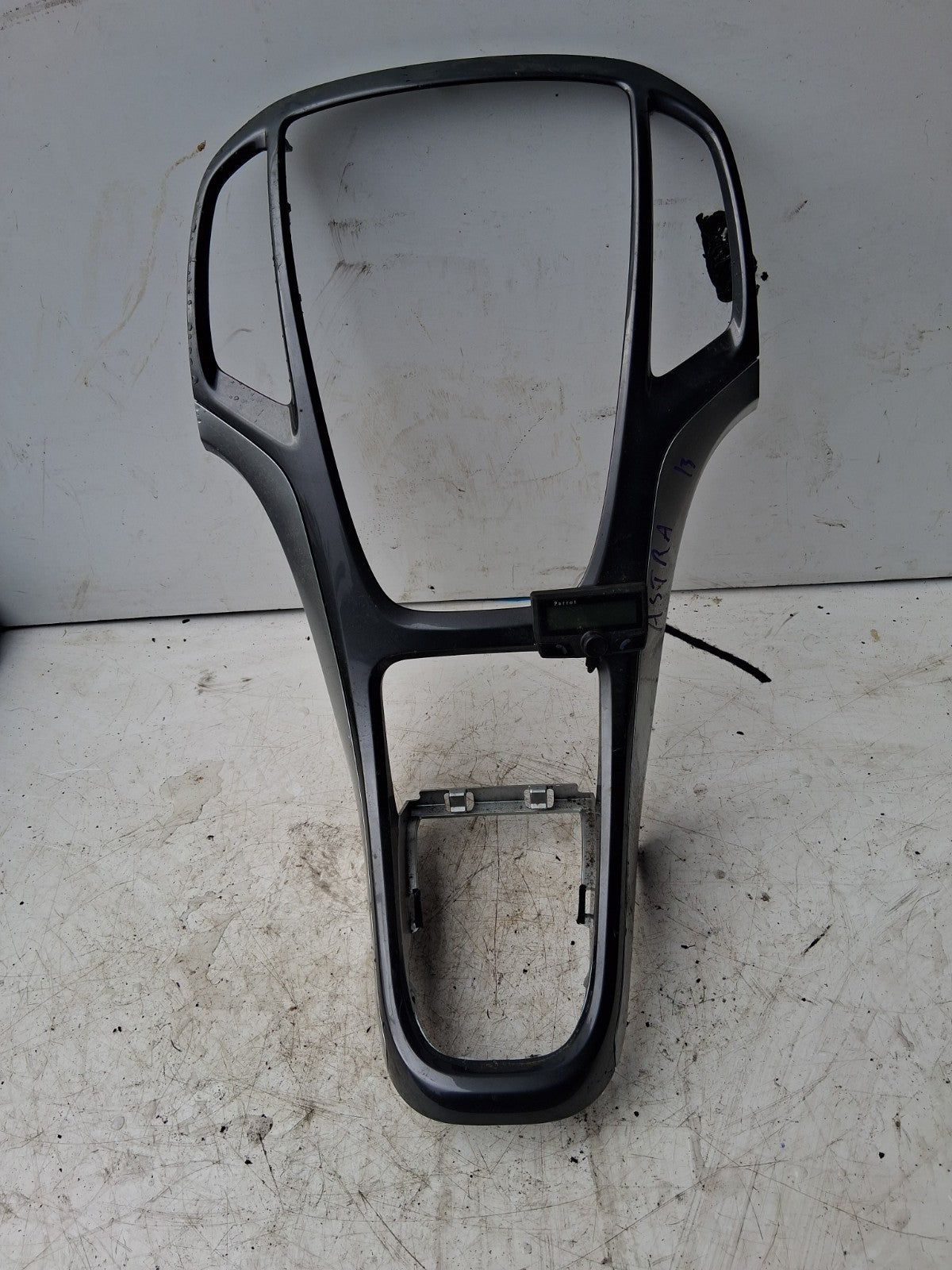 VAUXHALL ASTRA J 2013 CENTRE CONSOLE SURROUND TRIM PIANO BLACK + PARROT 13349237