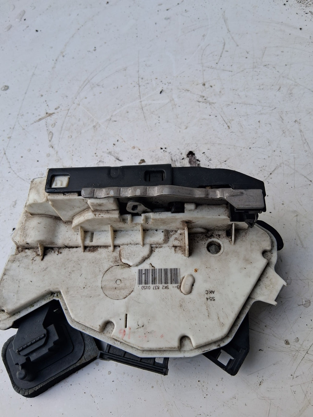 2016 VOLKSWAGEN GOLF DOOR LOCK MECHANISM PASSENGER NEAR LEFT SIDE 5K2837015D