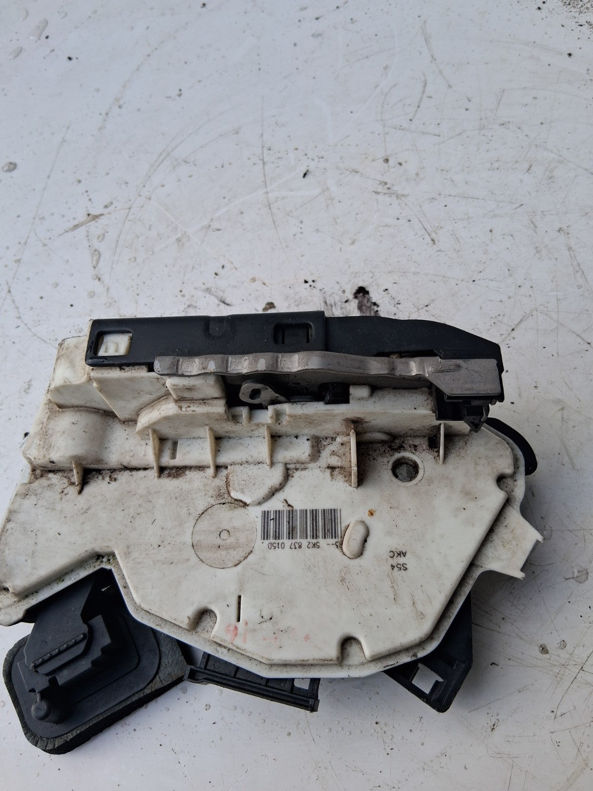 2016 VOLKSWAGEN GOLF DOOR LOCK MECHANISM PASSENGER NEAR LEFT SIDE 5K2837015D