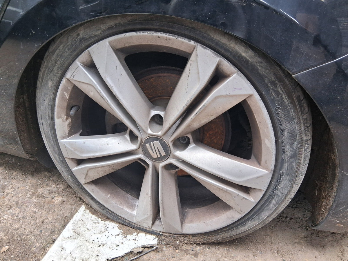2015 SEAT LEON FR MK3 17 INCH ALLOY WHEEL WITH TYRE 205/45R17 REF 4