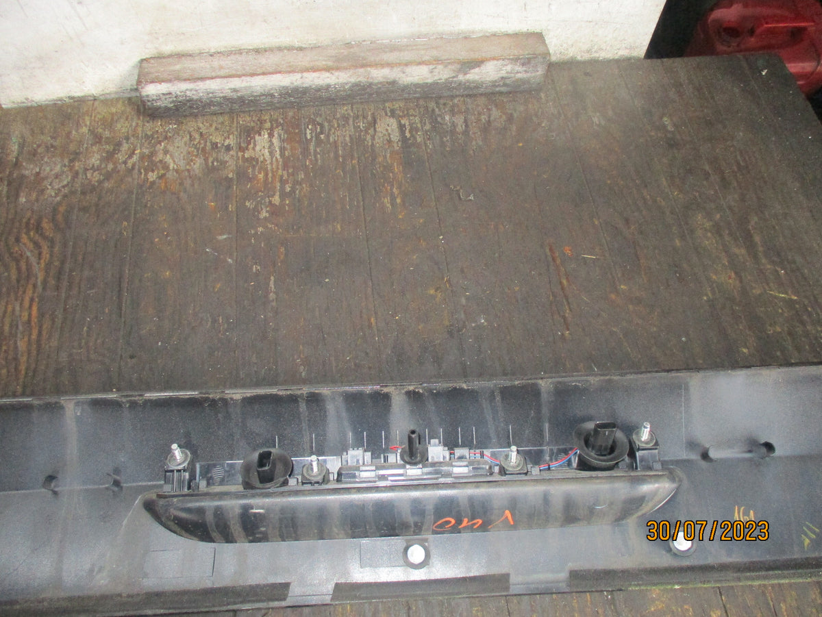 VOLVO V40 CROSS TAILGATE BACK RELEASE TRIM PANEL 01042057014/31301301