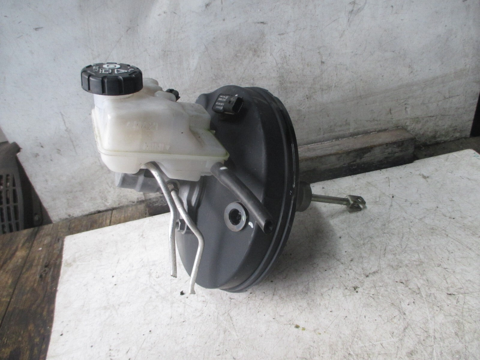 RENAULT TWINGO MK3 2017 BRAKE MASTER CYLINDER RESEVOIR ASSEMBLY 472104799R
