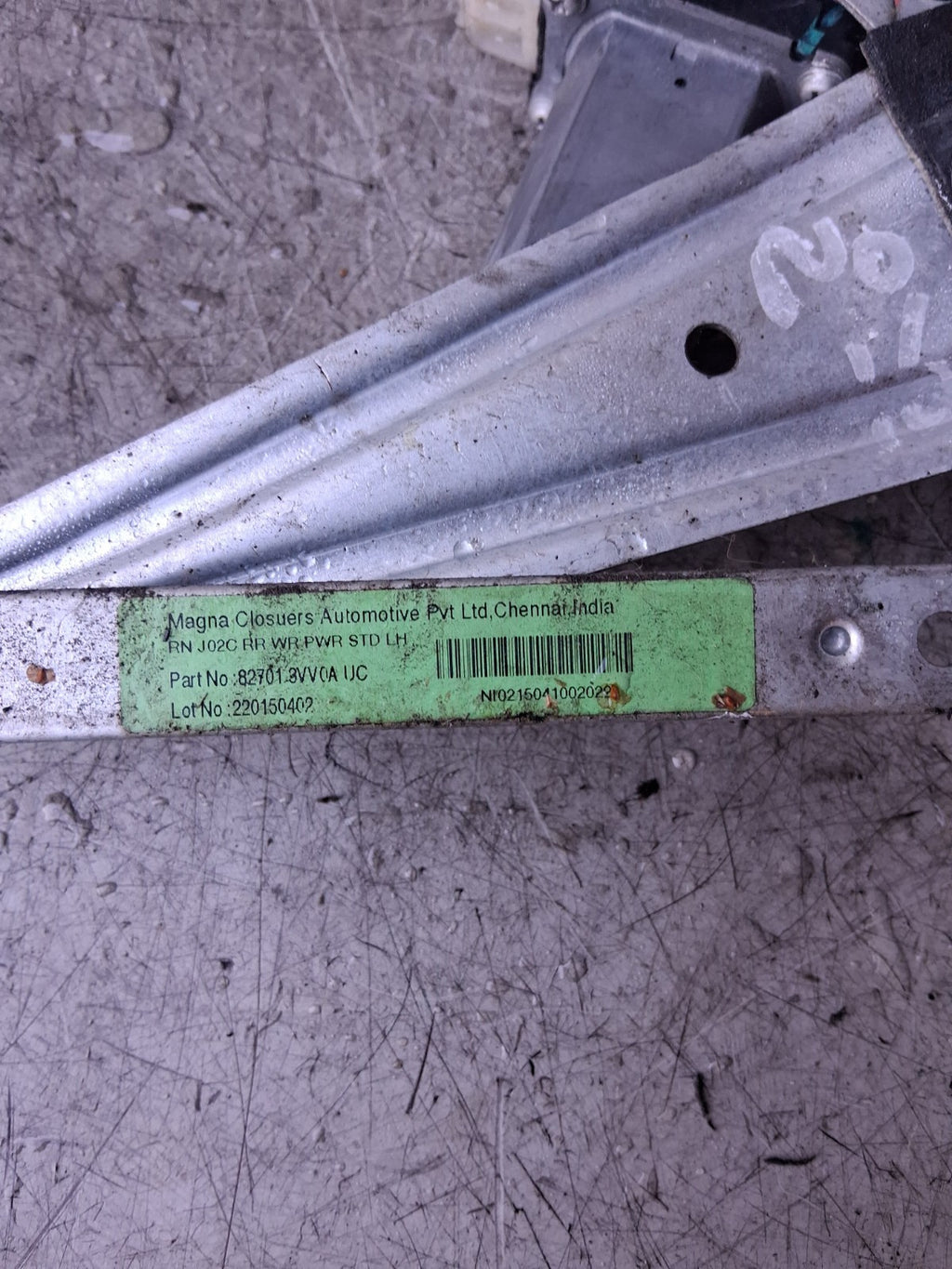 2016 NISSAN NOTE NSR PASSENGER SIDE REAR LEFT WINDOW MOTOR REGULATOR 827301HB1A