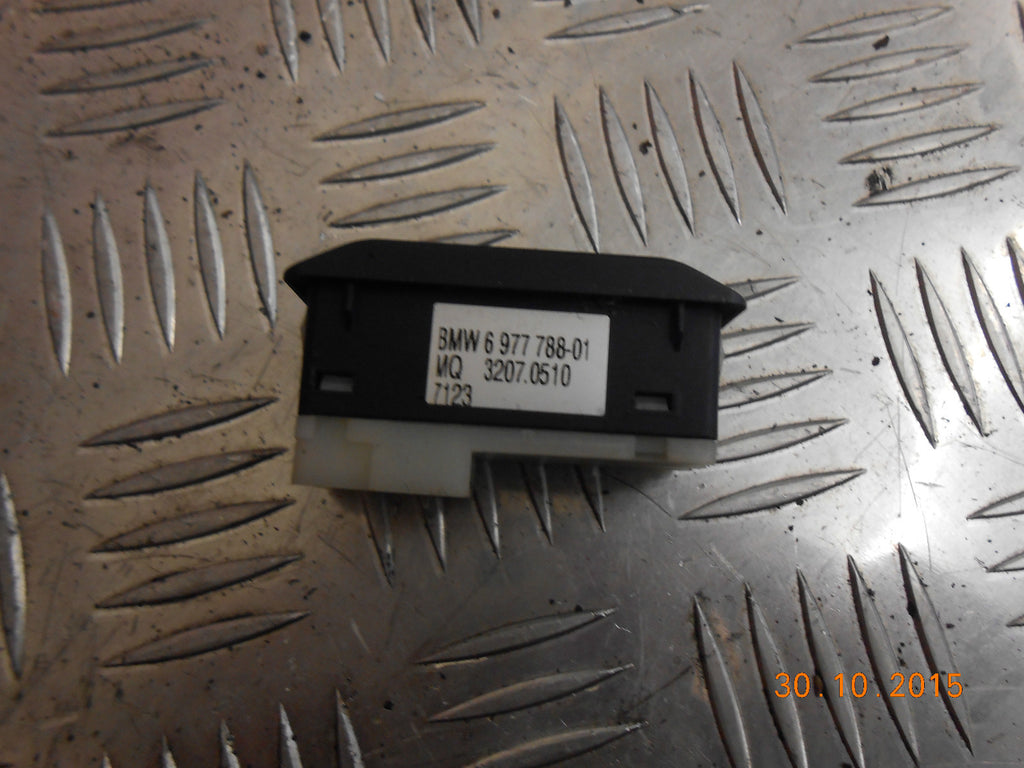 BMW 5 SERIES 2005 E60 PASSENGER SAFETY BAG ON OFF SWITCH BUTTON 6 977 788-01