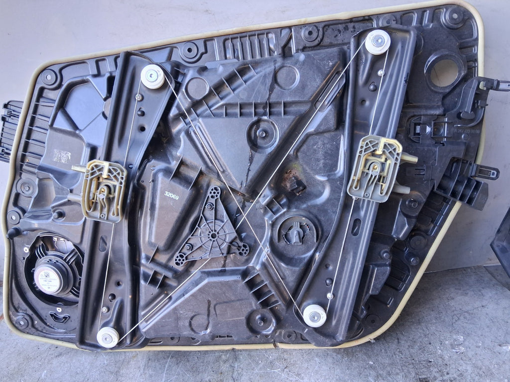 2021 MERCEDES A CLASS V177 NSF PASSENGER FRONT WINDOW REGULATOR & DOOR MODULE