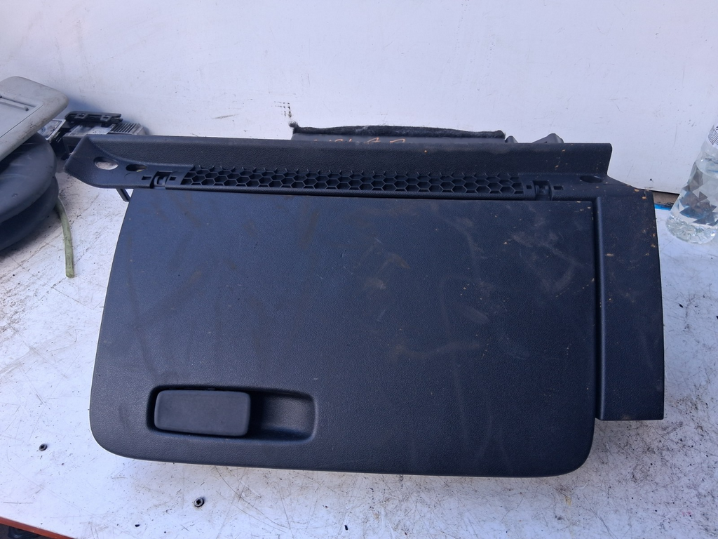 2017 AUDI A1 8X FRONT DASHBOARD GLOVE BOX STORAGE COMPARTMENT 8X2857035A
