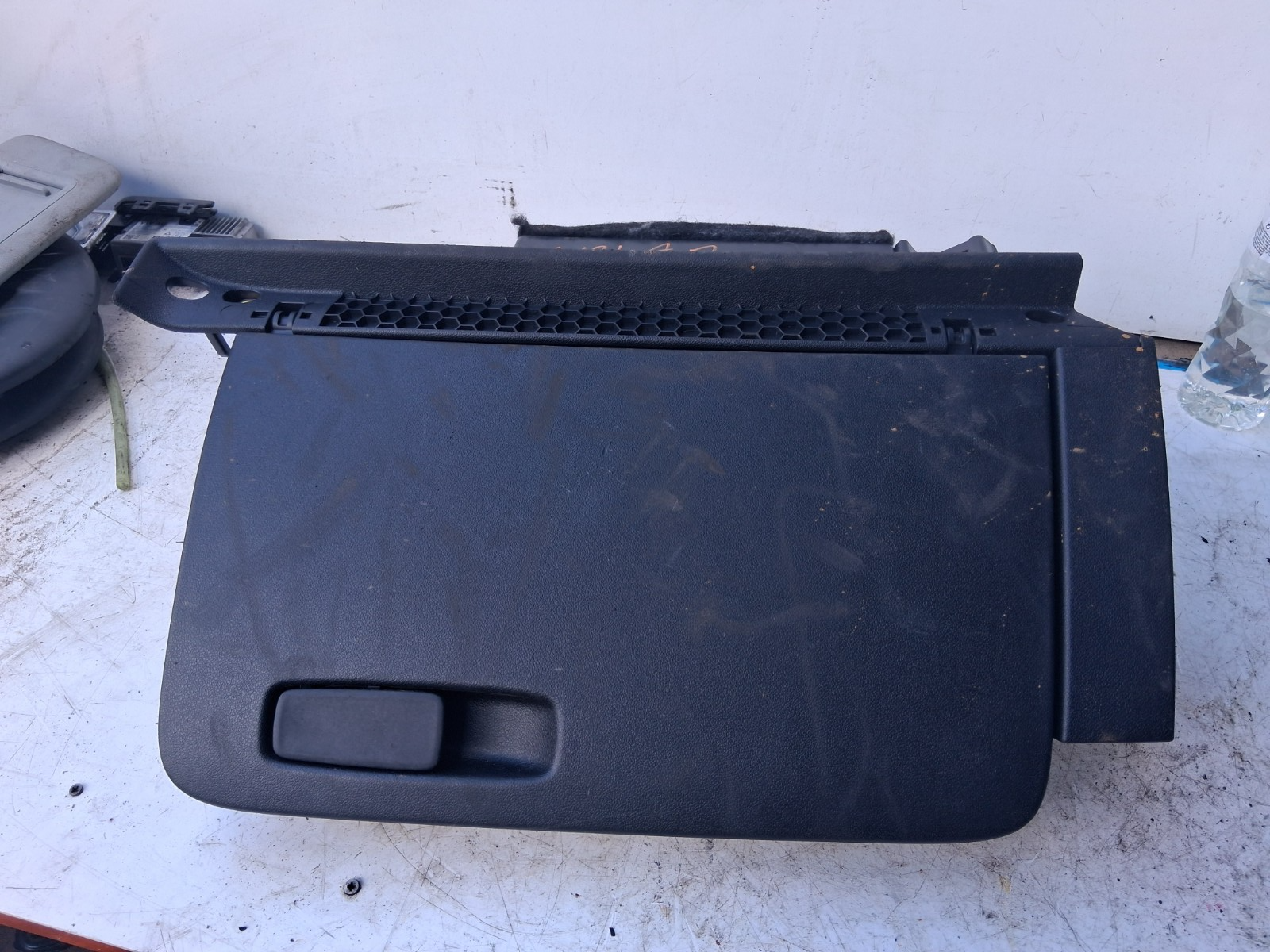 2017 AUDI A1 8X FRONT DASHBOARD GLOVE BOX STORAGE COMPARTMENT 8X2857035A