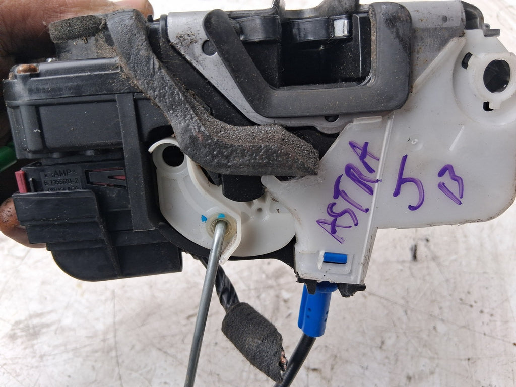 2013 VAUXHALL ASTRA J OSF DRIVER SIDE FRONT RIGHT DOOR LOCK MECHANISM 3023880