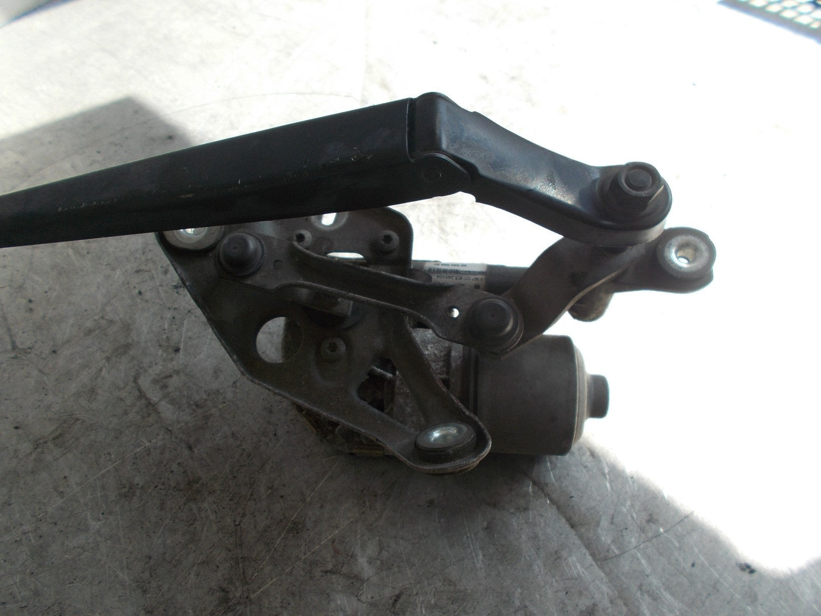 PEUGEOT 407 OS/ DRIVER SIDE FRONT WIPER MOTOR & LINKAGE 9656859880