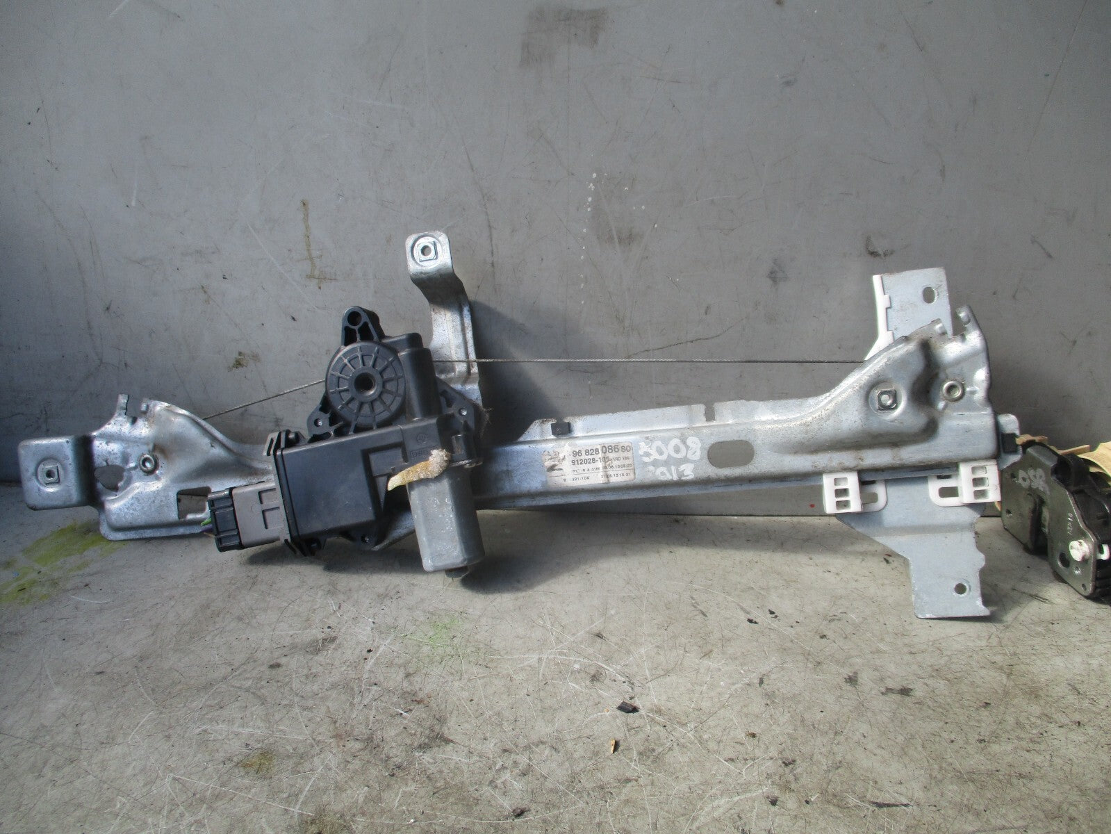 2013 PEUGEOT 5008 OSR REAR DRIVER SIDE WINDOW REGULATOR & MOTOR 9682808680