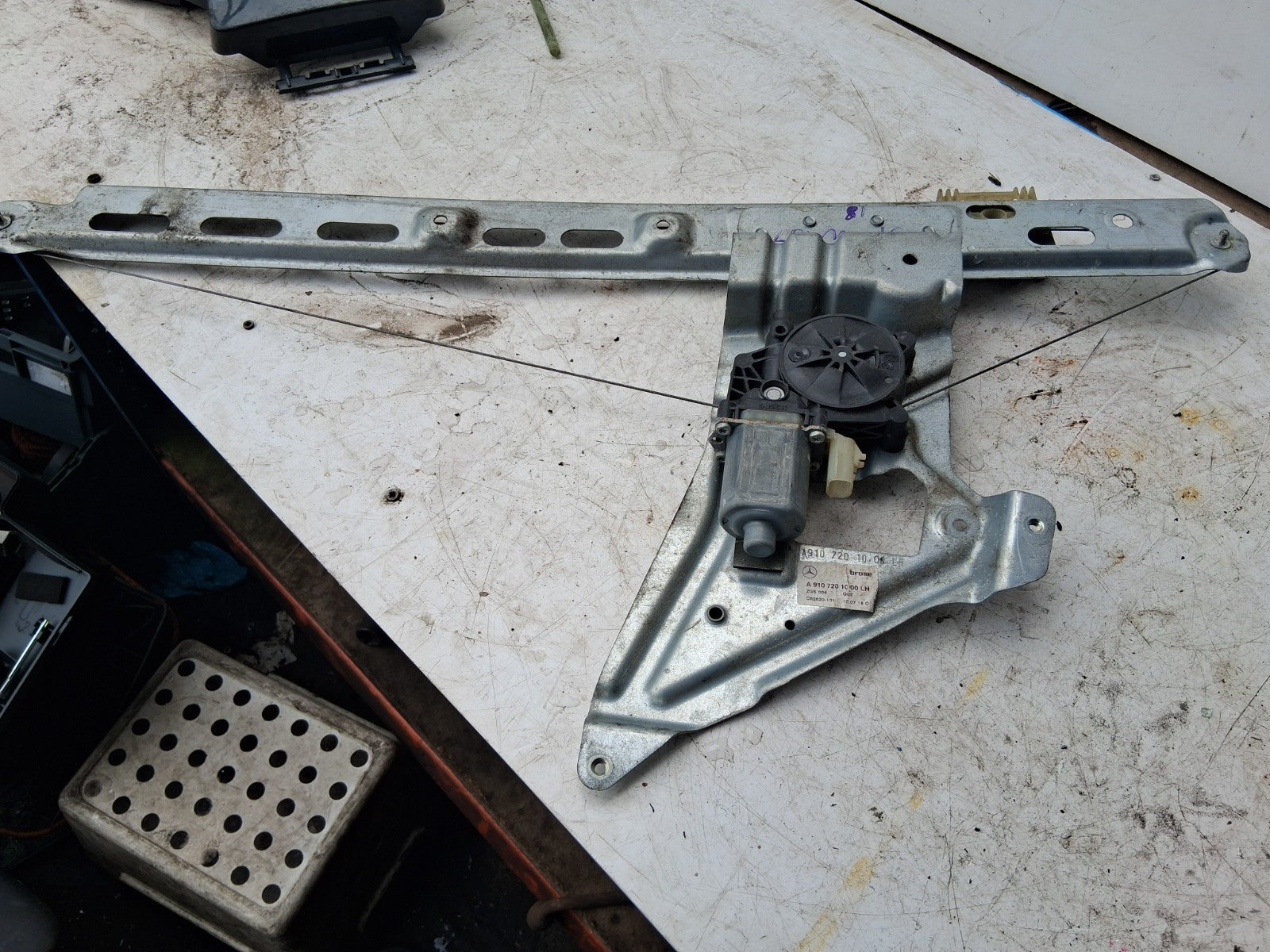 2019 MERCEDES SPRINTER W907 NS PASSENGER SIDE WINDOW MOTOR REGULATOR A9107201000