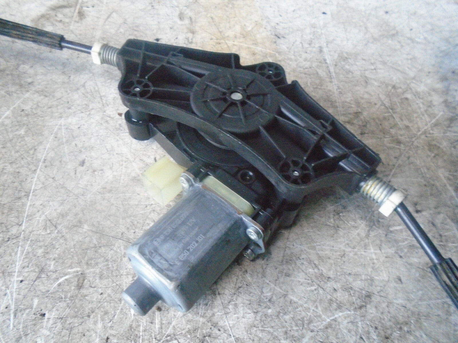 VOLKSWAGEN GOLF 2018 MK7 NSF FRONT PASSENGER SIDE WINDOW MOTOR REGULATOR