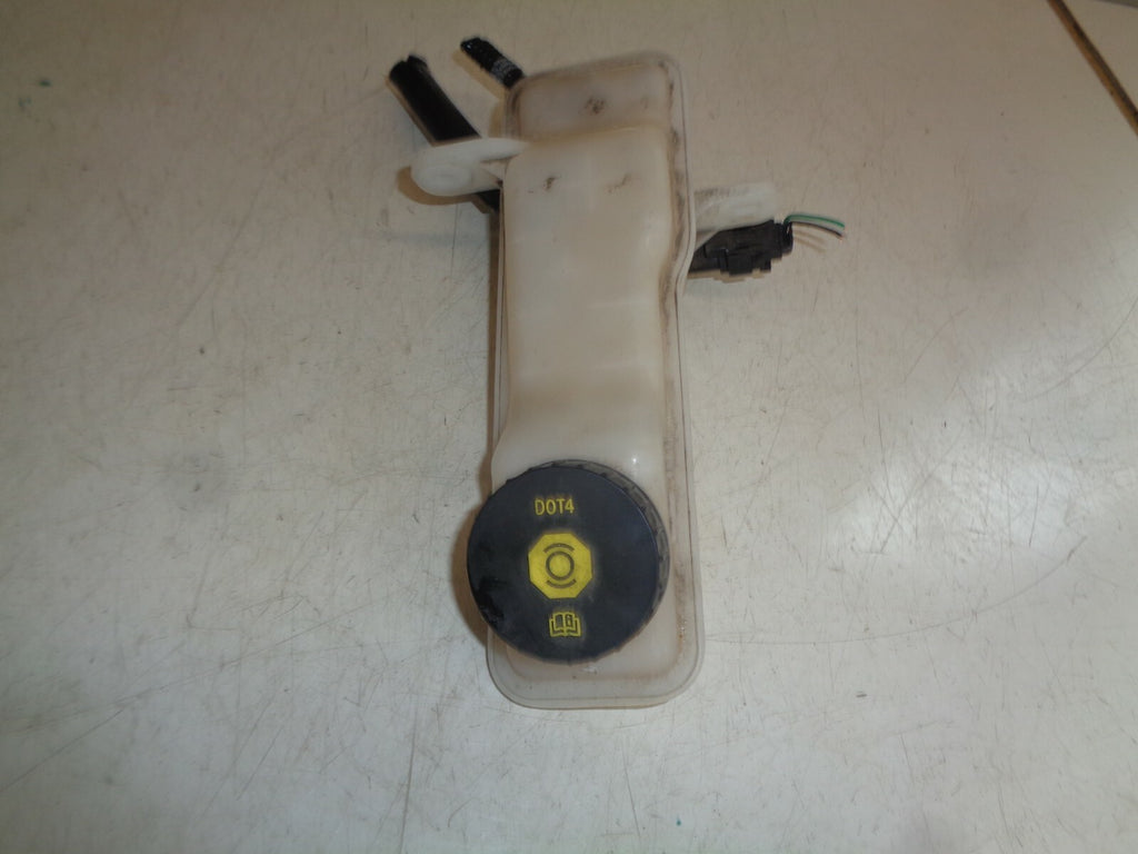 VAUXHALL VIVA 2016 1.0 PETROL BRAKE FLUID MASTER CYLINDER RESERVOIR