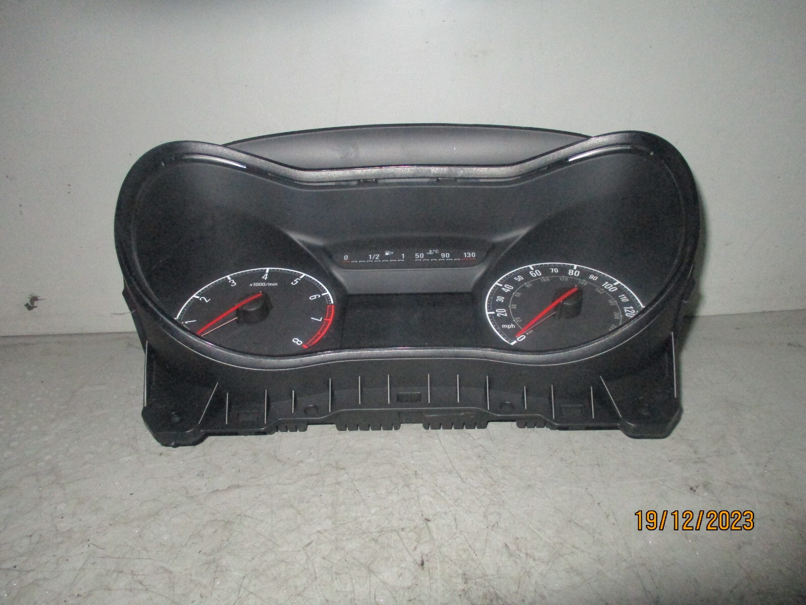 VAUXHALL CORSA E 2017 1.4 PETROL SPEEDO SPEEDOMETER INSTRUMENT CLUSTER 39056370