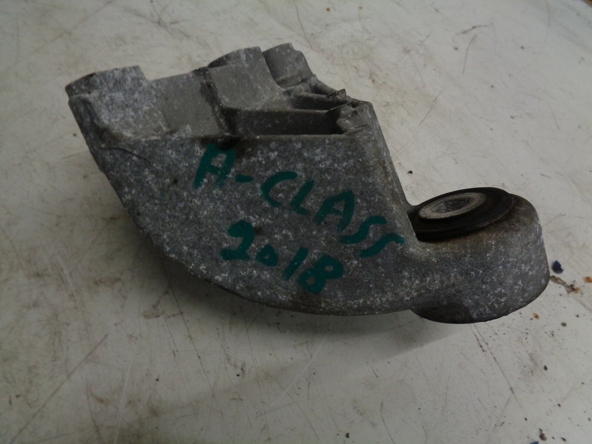 MERCEDES A CLASS A180 2017 W176 2.0 DIESEL ENGINE MOUNT