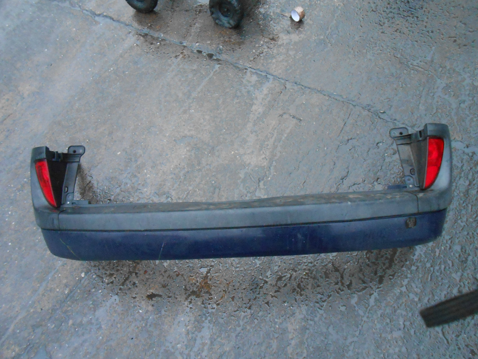 RENAULT ESPACE MK4 PHASE 1 2005 COMPLETE REAR PLASTIC BUMPER & LIGHTS DARK BLUE