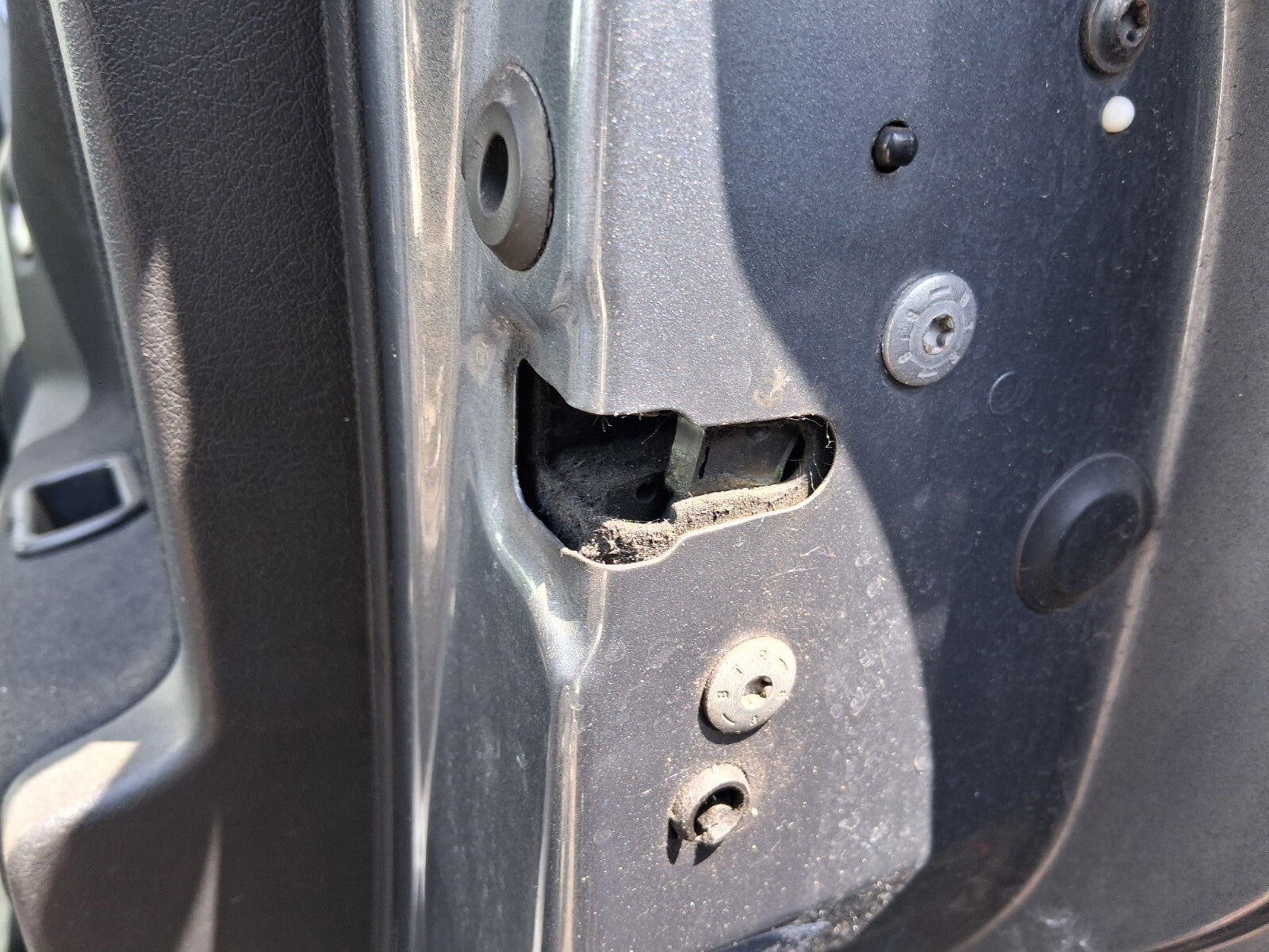2009 PEUGEOT 207 OSR DRIVER SIDE REAR COMPLETE DOOR GRIS THORIUM METALLIC KTHC