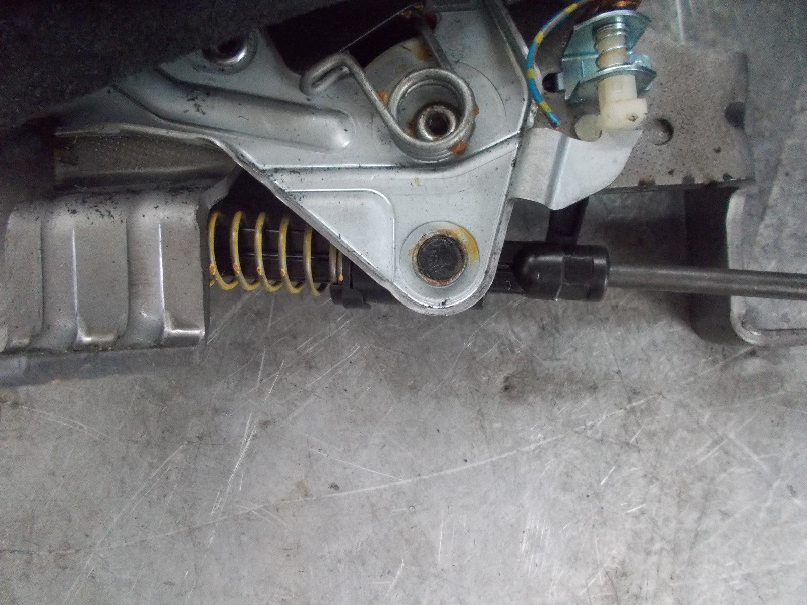 BMW E87 SERIES 1 HANDBRAKE LEVER 6764924