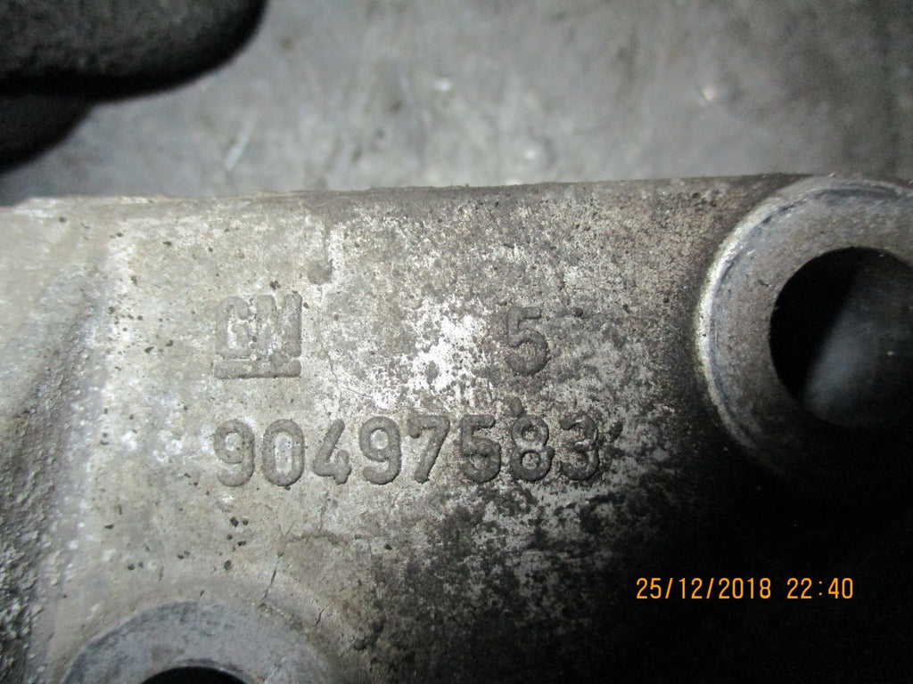 VAUXHALL VECTRA B ENGINE MOUNT BRACKET 90497583