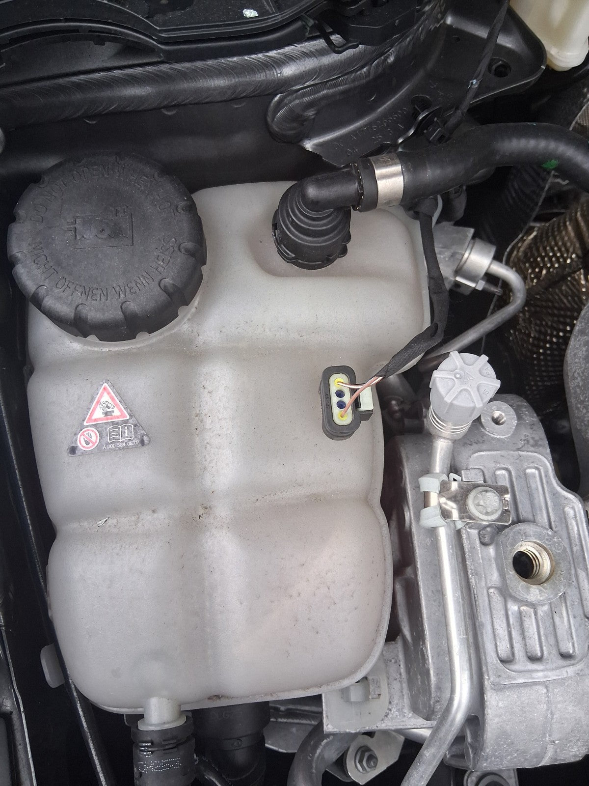 2025 MERCEDES BENZ GLA 180 FACELIFT H247 1.3 HYBRID ELECTRIC COOLANT TANK