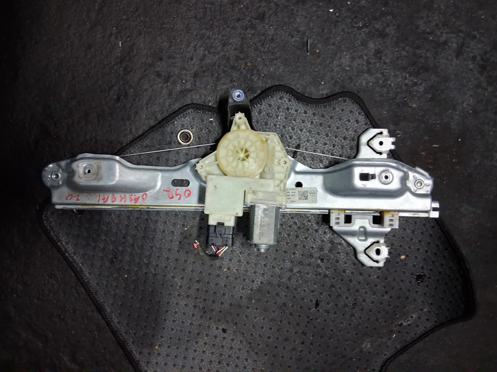 2020 NISSAN QASHQAI J11 MK2 OSR DRIVER SIDE WINDOW MOTOR REGULATOR 82700HV00C