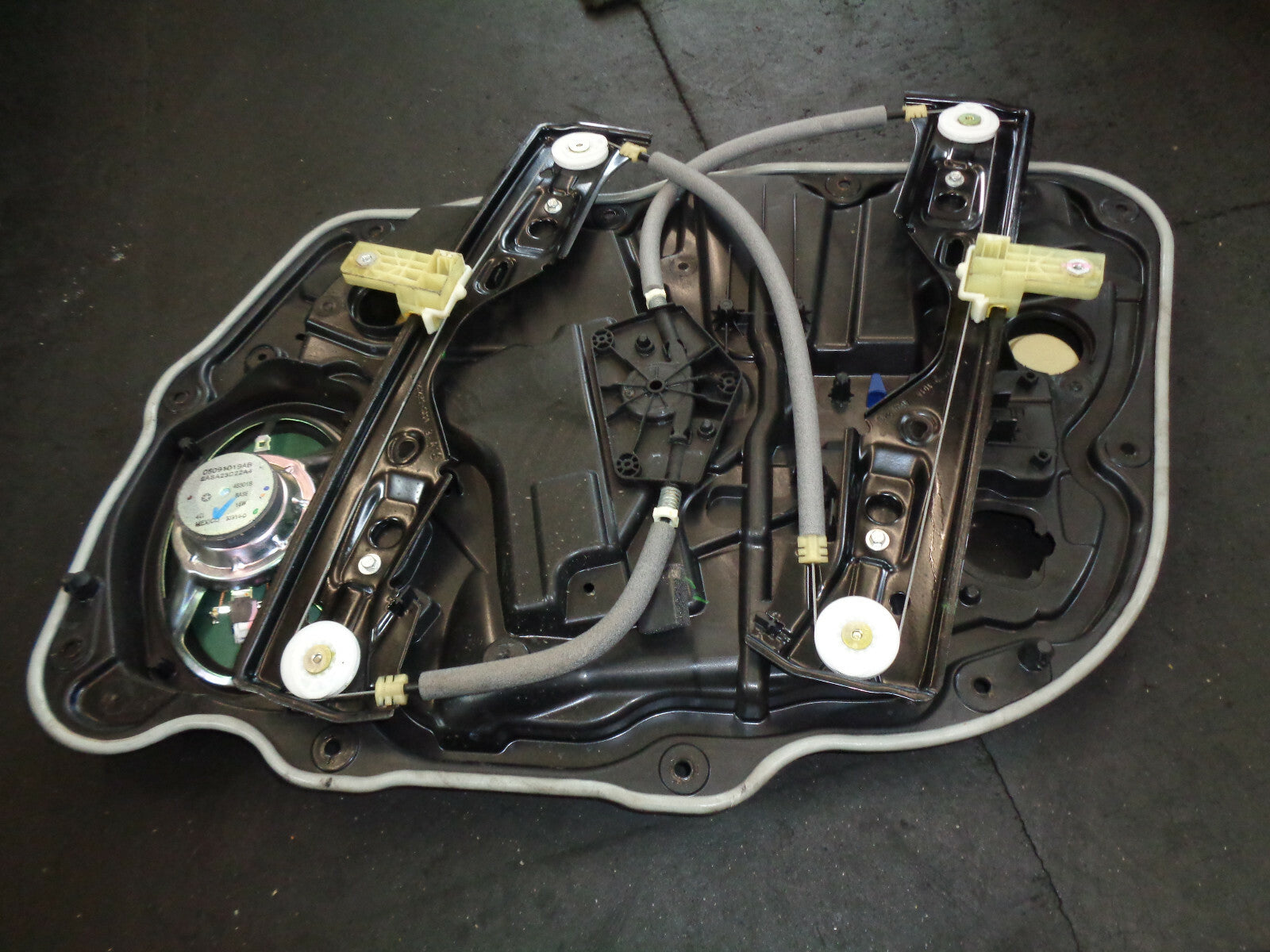 JEEP COMPASS 2020 NSF PASSENGER SIDE FRONT LIFTING MECHANISM SPEAKER 68242679AA