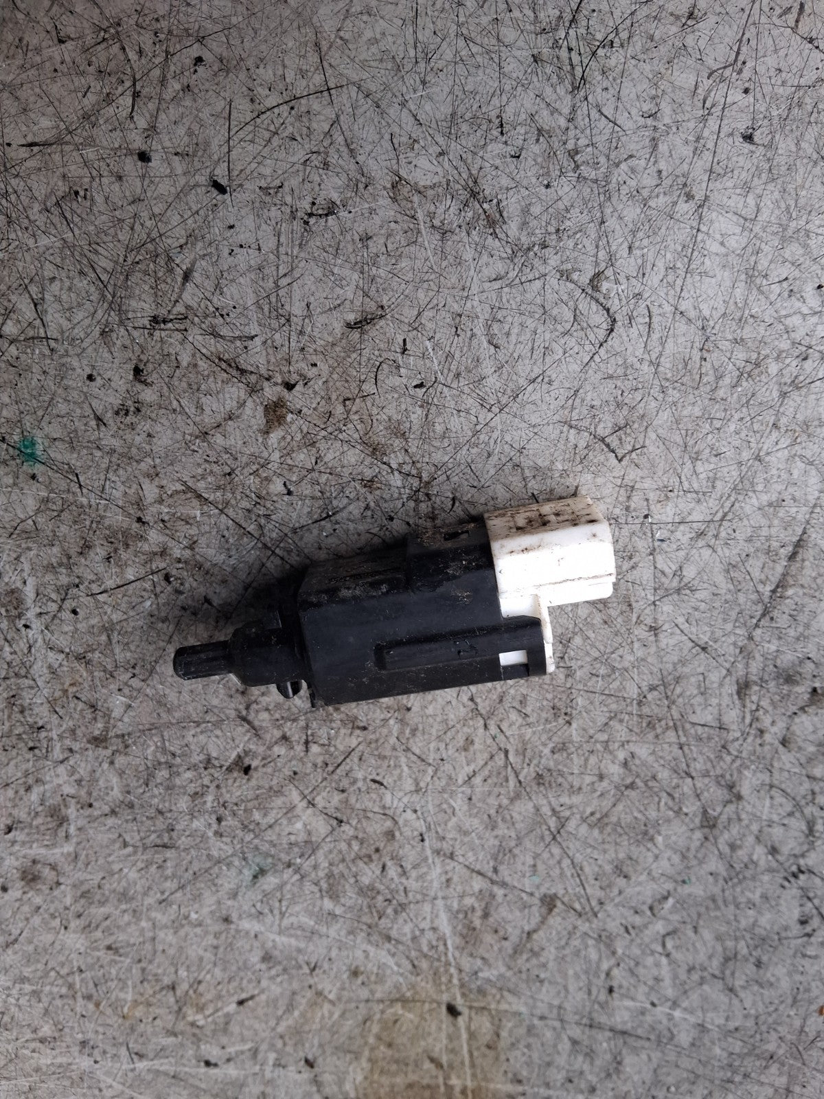 2019 RENAULT MASTER BRAKE LIGHT SWITCH 253205115R