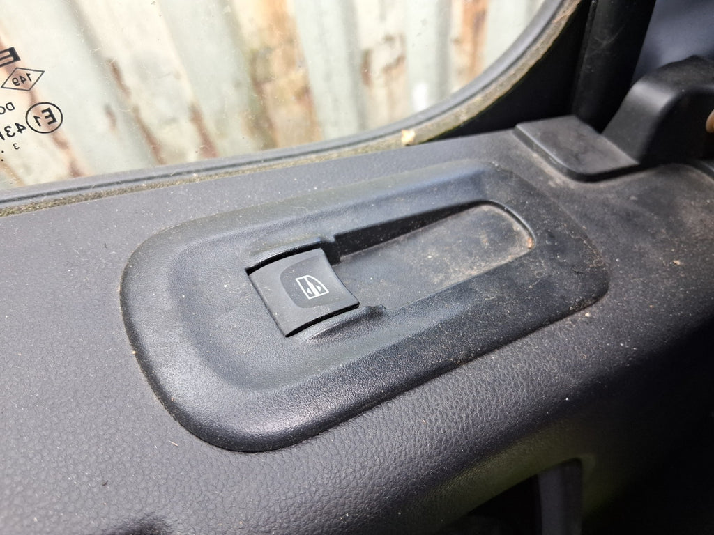2024 RENAULT MASTER MK3 NSF PASSENGER SIDE FRONT LEFT WINDOW SWITCH