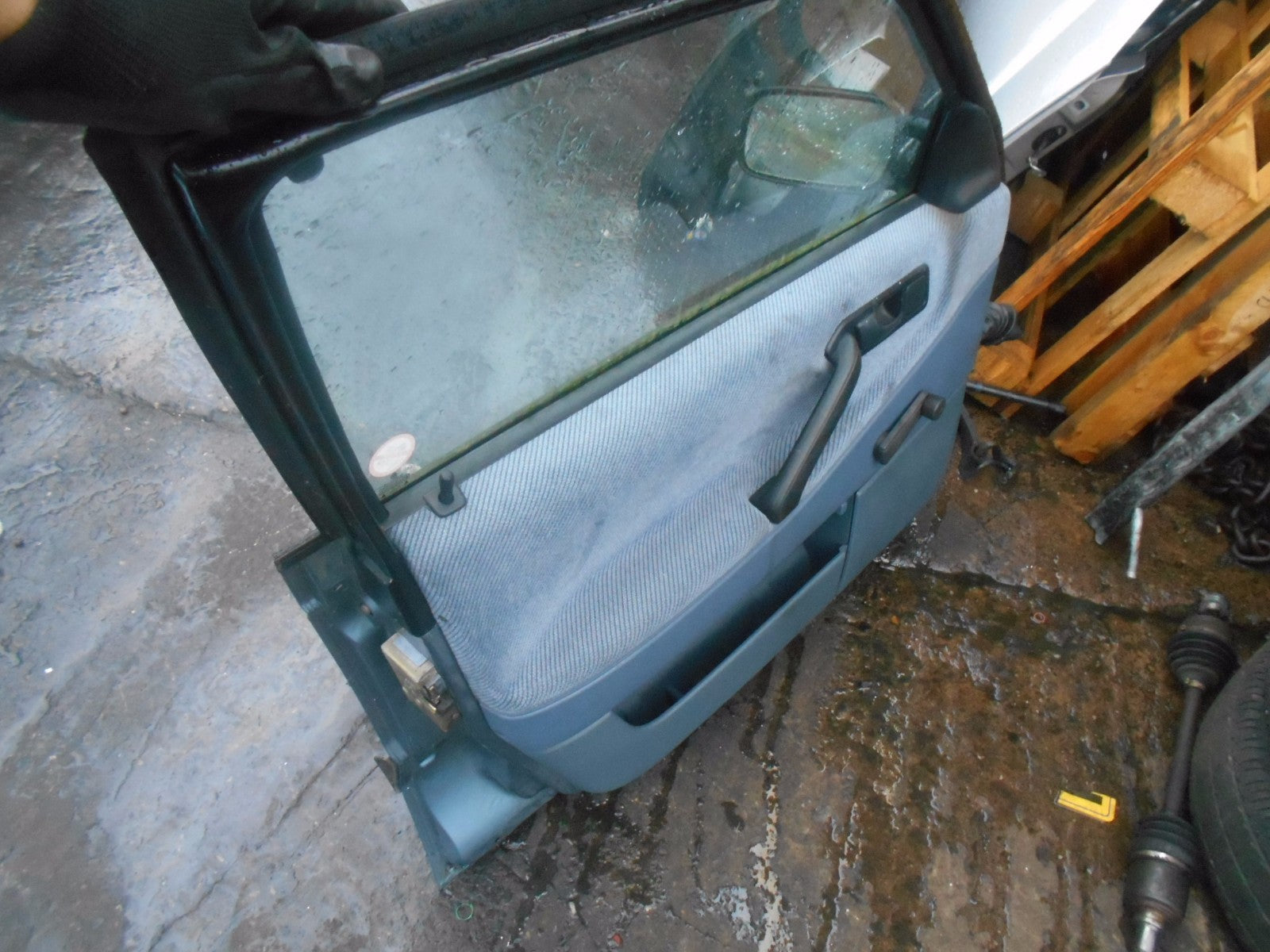 VOLKSWAGEN VW PASSAT B3 (MK3) 1990 NSF PASSENGER SIDE FRONT COMPLETE DOOR BLUE