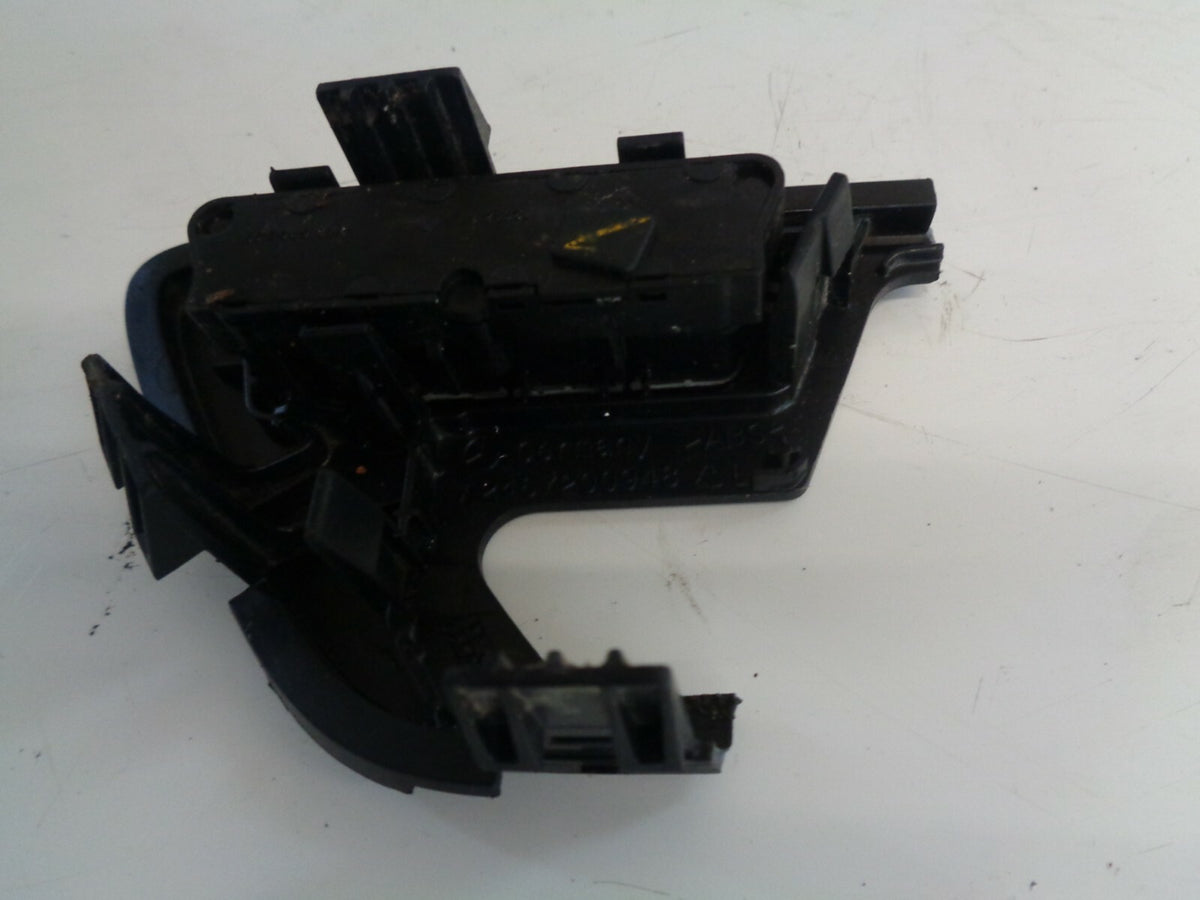 MERCEDES BENZ A-CLASS 2018 W176 A200D PASSENGER SIDE INTERIOR DOOR SWITCHES