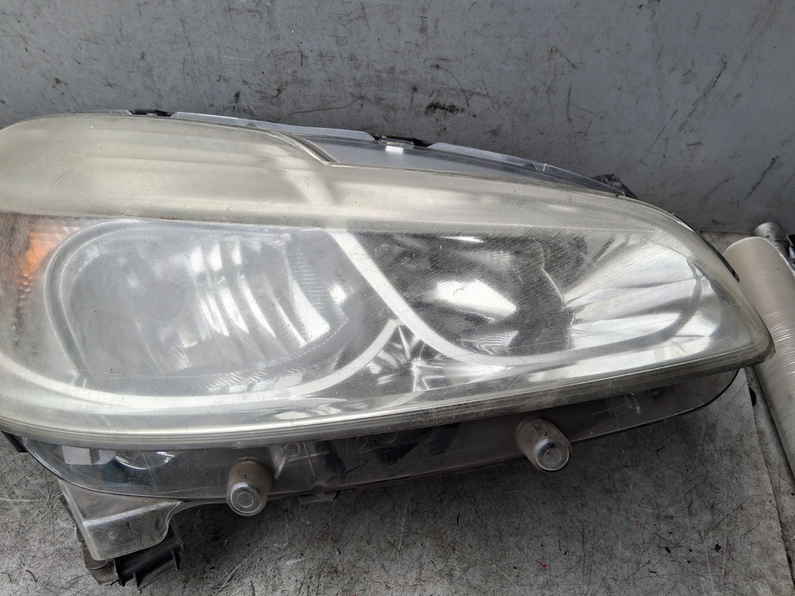 2012 PEUGEOT 208 OSF DRIVER SIDE FRONT HEADLIGHT HEADLAMP 9802221380