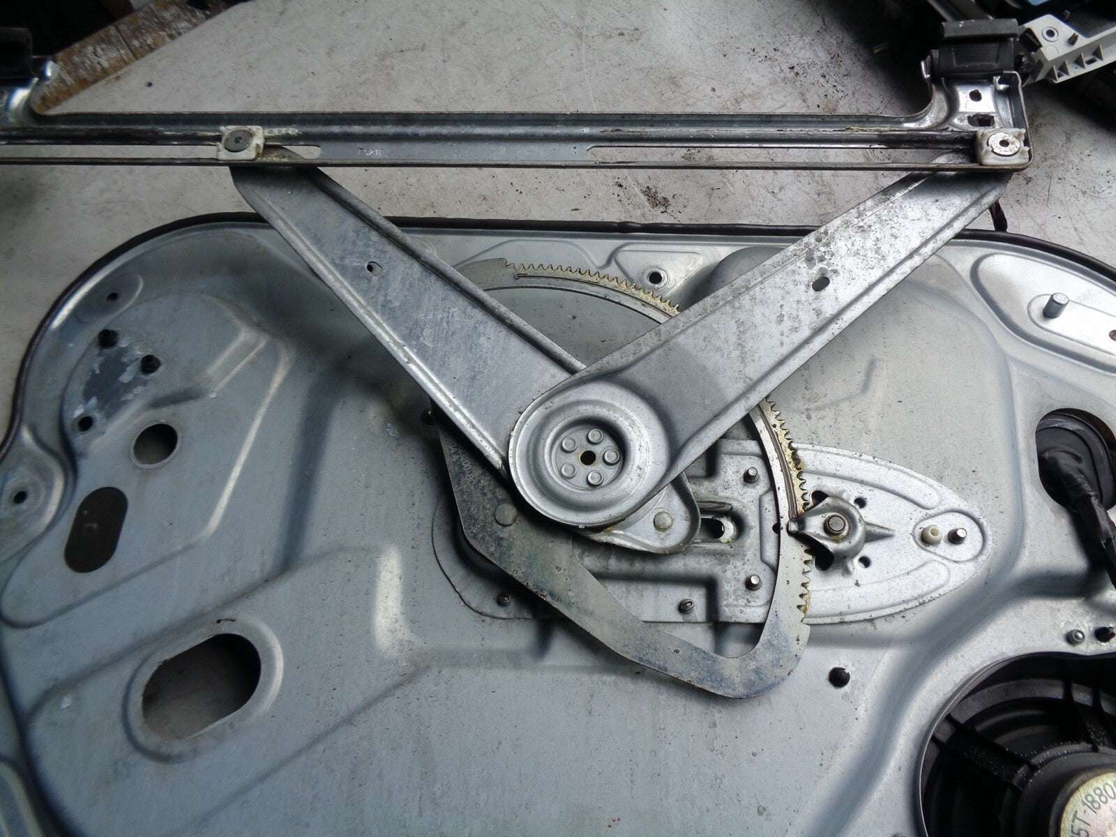 FORD FOCUS MK2 DRIVER OFF SIDE FRONT WINDOW REGULATOR + MOTOR 4M51A203A28BG