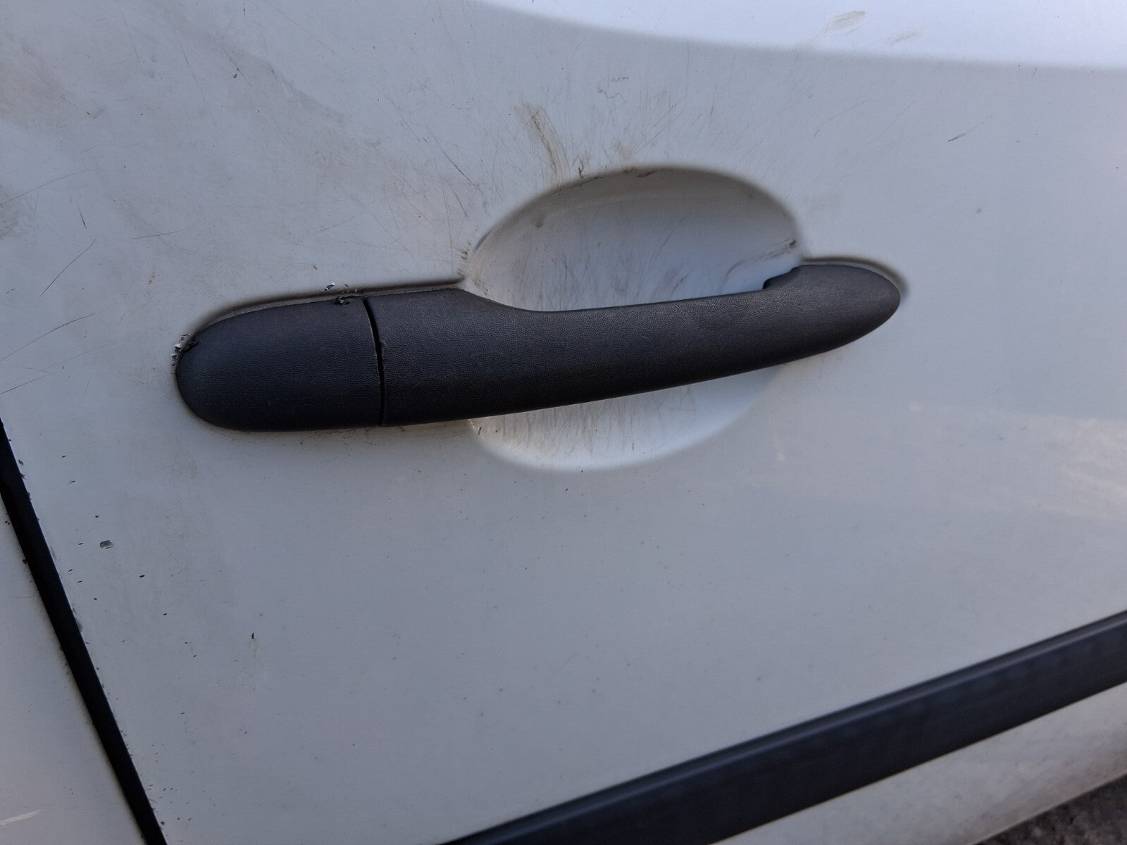RENAULT KANGOO MK2 2010 OSF DRIVER SIDE FRONT EXTERIOR DOOR HANDLE BLACK