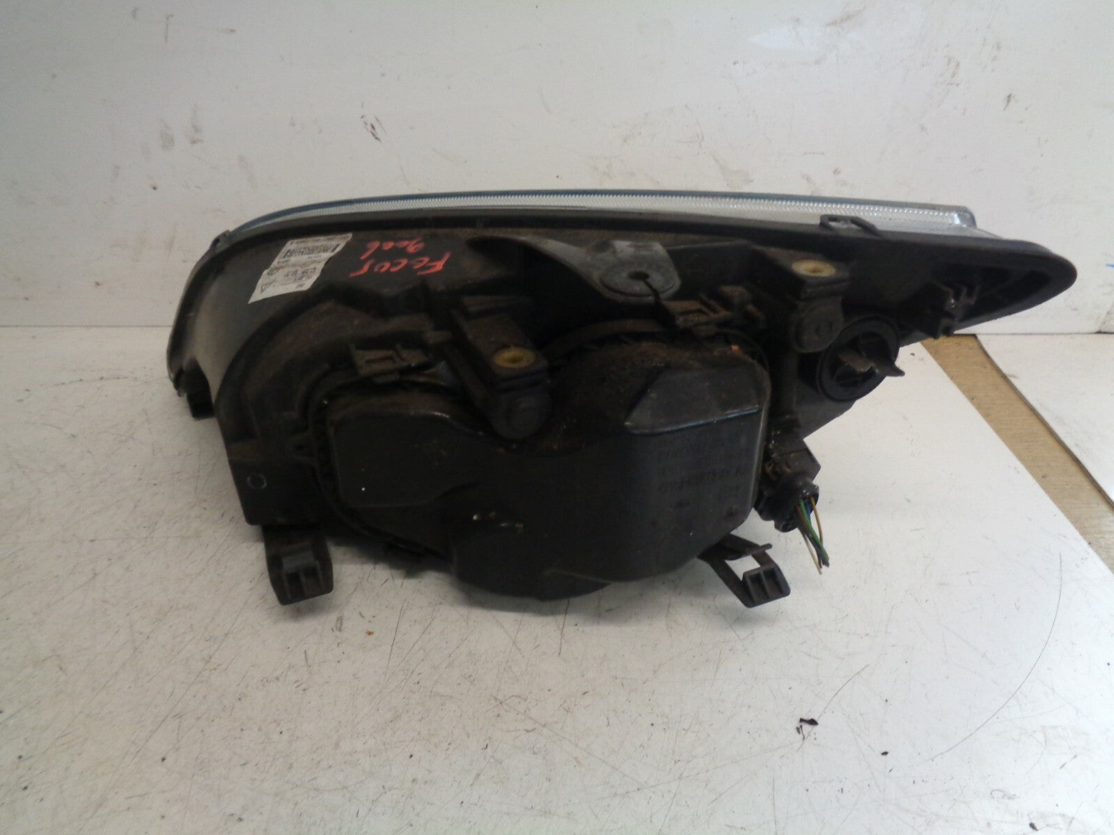 FORD FOCUS 2006 MK2 OS DRIVER SIDE FRONT HEADLIGHT HEADLAMP 4M5113W029BE