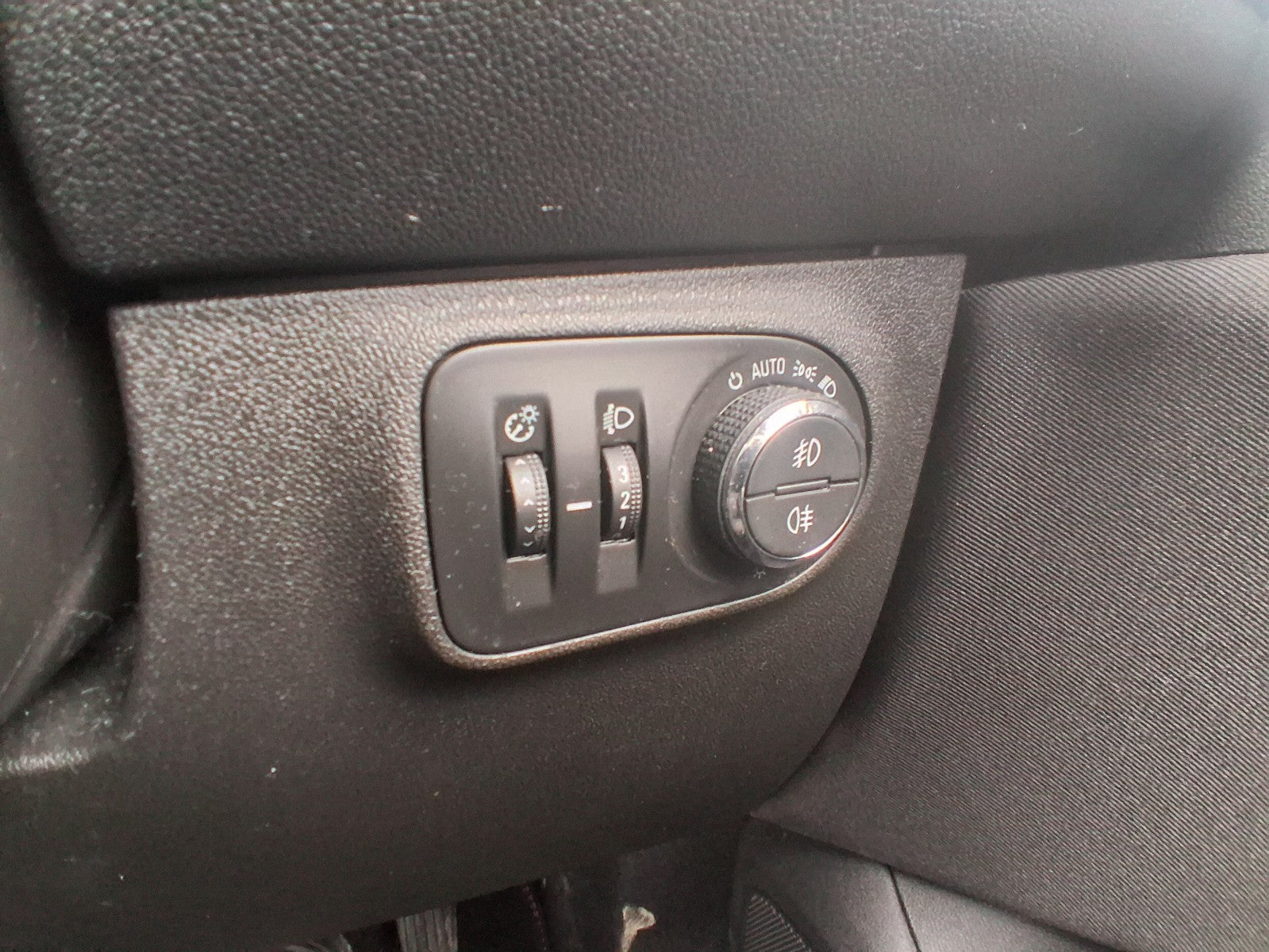 2019 VAUXHALL CORSA E HEADLIGHT AND FOG LIGHT CONTROL SWITCH