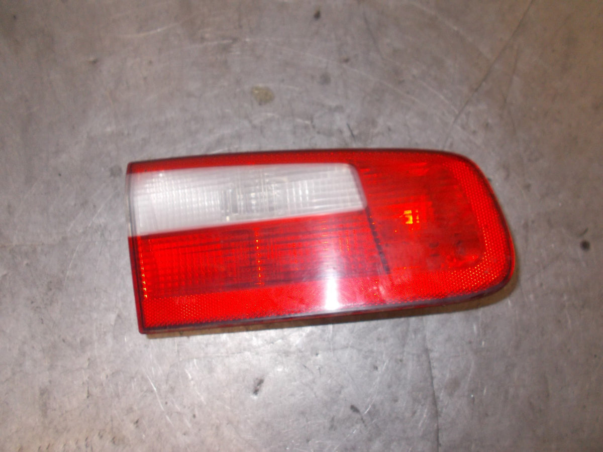 RENAULT LAGUNA 2005 MK2 NSR PASSENGER SIDE INNER REAR TAIL LIGHT 23460102
