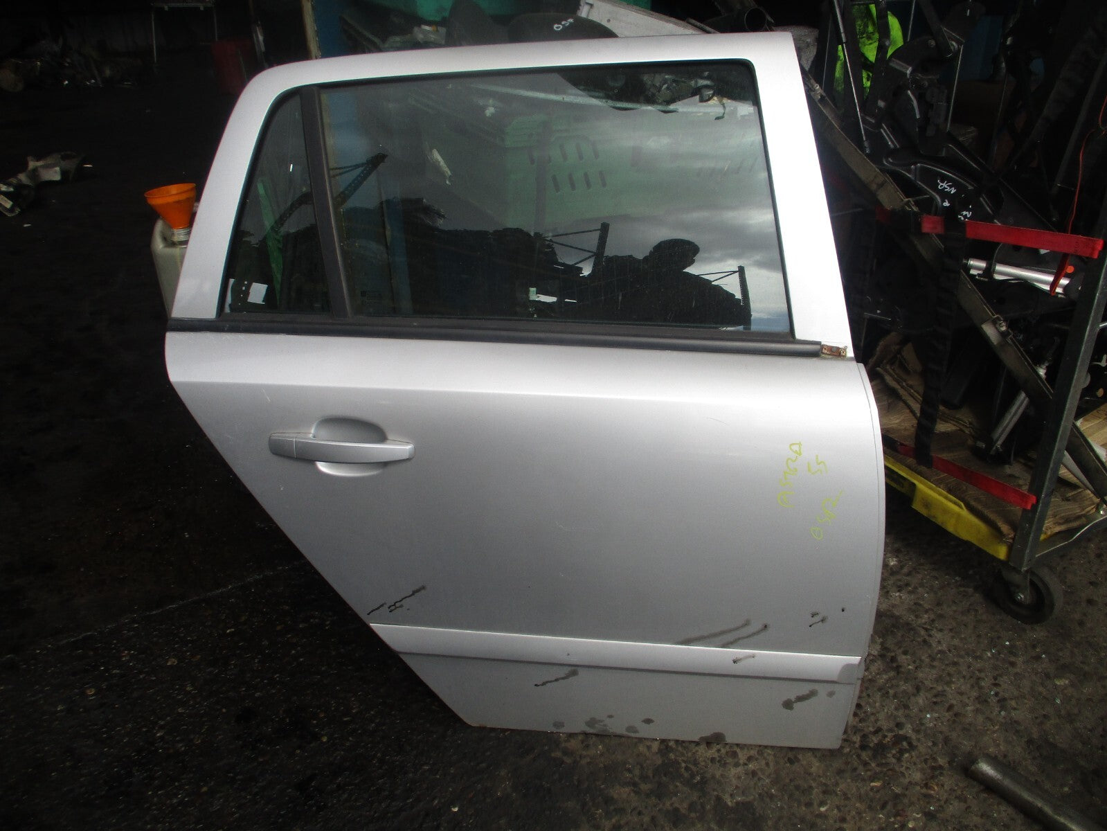 2005 VAUXHALL ASTRA H ESTATE OSR DRIVER SIDE REAR COMPLETE DOOR SILVER Z157