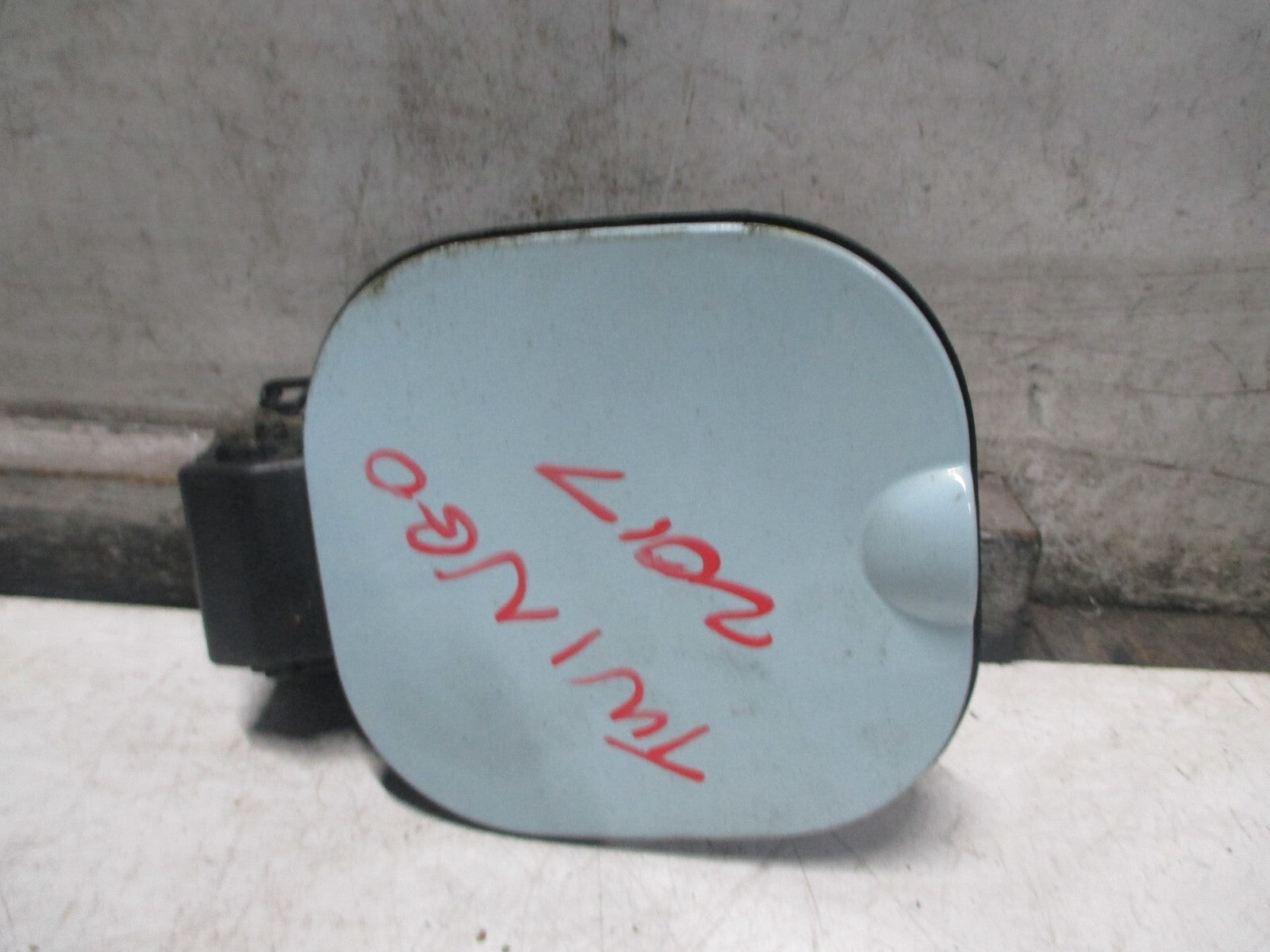 RENAULT TWINGO MK3 2017 FUEL FILLER FLAP LIGHT BLUE