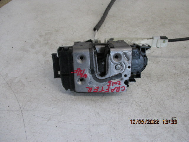 2015 VOLKSWAGEN CRAFTER NSF PASSENGER SIDE FRONT DOOR LOCK MECHANISM 45011168